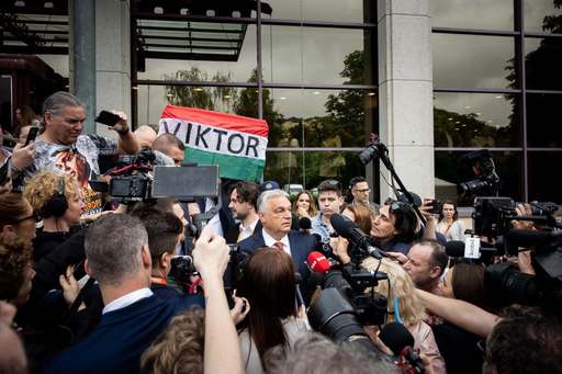 Viktor Orban a fost reales în funcţia de lider al partidului Fidesz din Ungaria, în ciuda înfrângerii electorale