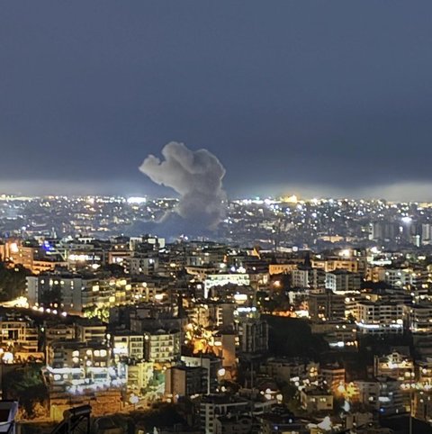 Israelul loveşte din nou Beirutul după ce Hezbollah a lansat tiruri peste graniţă