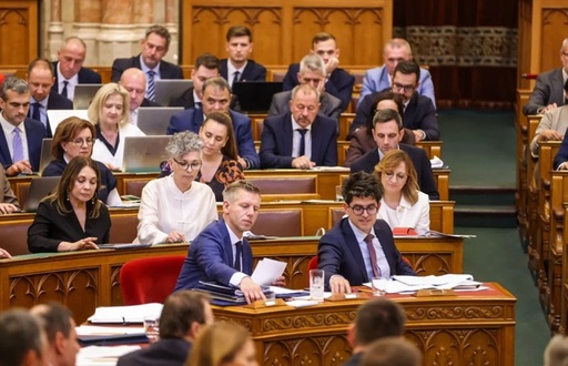 Parlamentul ungar înscrie în Constituţie limitarea mandatelor premierului la opt ani şi împiedică astfel revenirea la şefia Guvernului a lui Viktor Orban