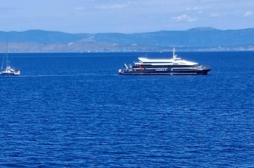 Patru cehi morţi într-o coliziune, la Marea Adriatică, în largul Croaţiei, între un catamaran croat cu peste 100 de persoane la bord şi un velier francez cu opt cehi la bord. Trei cehi răniţi uşor, unul rănit grav la coloana vertebrală