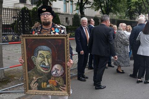 Un caricaturist rus care îl critica pe Vladimir Putin a fost împuşcat mortal în Polonia. Doi cetăţeni din Belarus au fost reţinuţi