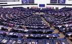 Parlamentul European a aprobat acordul comercial cu Statele Unite înaintea expirării ultimatumului dat de Donald Trump. Textul elimină taxele vamale aplicate în UE pentru majoritatea produselor industriale şi agricole provenite din SUA