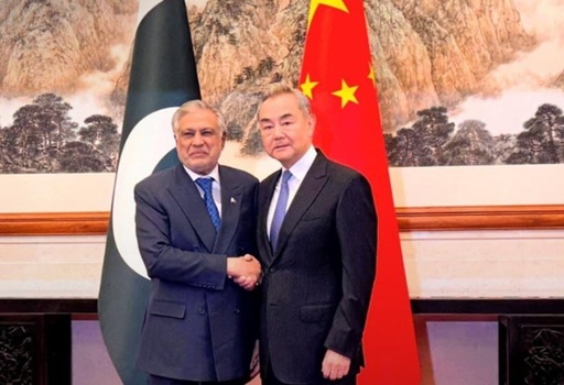 China avertizează că următoarea fază a negocierilor între SUA şi Iran va fi ”mai dificilă”. Ministrul chinez de Externe Wang Yi îi spune la telefon omologului său pakistanez Ishaq Dar că Consiliul de Securitate al ONU ”ar trebui să joace un rol mai important”