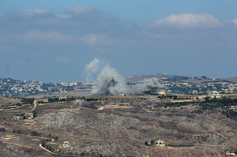 Cel puţin patru morţi în sudul Libanului, în atacuri aeriene ale Israelului, în pofida acordului între Iran şi SUA. Armata israeliană anunţă că a interceptat obuze trase de Hezbollah în zone ocupate în sudul Libanului şi că a răspuns cu atacuri aeriene