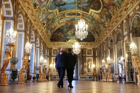 Donald Trump a semnat protocolul acordului cu Iranul la Castelul Versailles