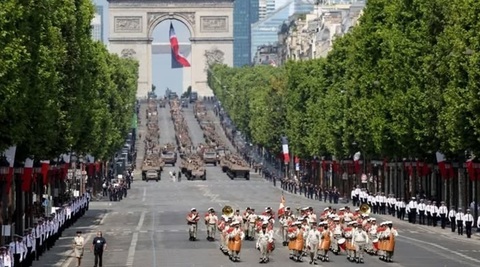Macron mărturiseşte, în marja marcării a 86 de ani de Apelul de la 18 iunie al lui de Gaulle, că, dacă ar fi făcut serviciul militar, ar fi ales infanteria