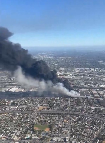 Primarul oraşului Los Angeles, Karen Bass, declară stare de urgenţă pentru a asigura resursele necesare în lupta împotriva unui incendiu la un depozit