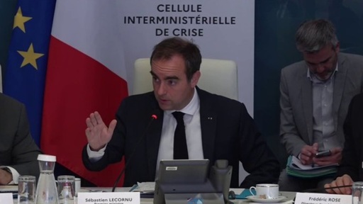 Premierul francez Sébastien Lecornu anunţă ”40 de morţi” prin înec, pe timpul caniculei, de la 18 iunie. El cere ”plasarea în alertă a întregului sistem al Securităţii Civile sau Militare”. Se aşteaptă vârfuri de 44°C în sud-vestul Franţei. 90% dintre francezi, expuşi