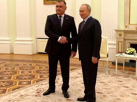 Liderul regiunii separatiste georgiene Osetia de Sud demisionează pentru a deveni consilierul lui Putin