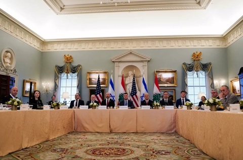Negocieri între Liban şi Israel continuă vineri la Washington, anunţă departamentul de Stat. Hezbollahul acuză Israelul de o nouă ”încălcare flagrantă” a armistiţiului, printr-un atac cu dronă soldat cu trei morţi 