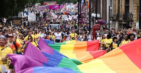 Guvernul britanic vrea să interzică ”terapiile de conversie” ale lesbienelor, gay-ilor, bisexualilor şi transsexualilor în Anglia şi Ţara Galilor. Un proeict de lege în acest sens prevede până la cinci ani de închisoare şi/sau amenzi