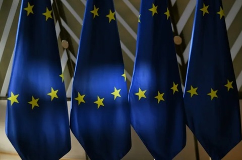 UE vrea să reînnoiască a cincea oară statutul refugiaţilor ucraineni, dar să li-l refuze bărbaţilor care pot lupta