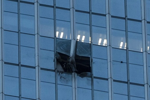 Un mort, pilotul, şi 13 răniţi la Beijing, după ce avionul uşor de sport a intrat în CITIC Tower, cel mai înalt zgârie-nori din capitala chineză, cu 108 etaje, anunţă autorităţile din cartierul de afaceri Chaoyang