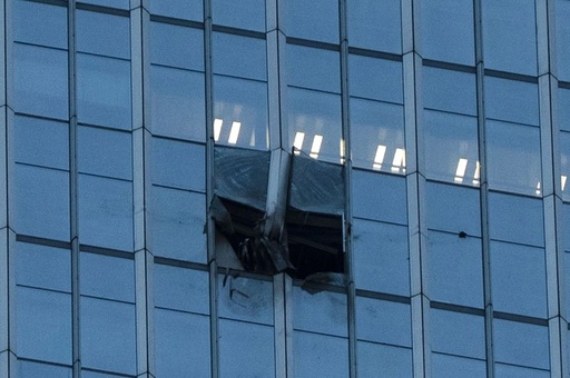 Un mort, pilotul, şi 13 răniţi la Beijing, după ce avionul uşor de sport a intrat în CITIC Tower, cel mai înalt zgârie-nori din capitala chineză, cu 108 etaje, anunţă autorităţile din cartierul de afaceri Chaoyang