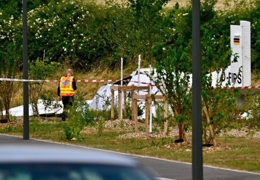 Unsprezece morţi în Franţa, pilotul şi două grupuri de câte cinci paraşutişti şi infirmieri, în urma prăbuşirii unui avion civil, la un ”botez al aerului”