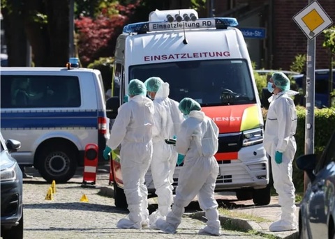 Şase morţi în atacul armat din Germania. Autorul faptelor, un cetăţean turc născut în Germania, reţinut, se afla într-un conflict cu privire la tutela fiicei sale de trei luni. Mama şi bebeluşul, tefere. Patru femei şi doi bărbaţi, lucrători sociali, uciş