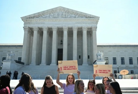 Curtea Supremă americană validează excluderea sportivelor transsexuale de la competiţiile feminine