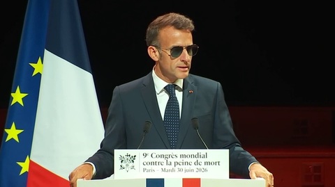 Macron avertizează, la Congresul Mondial împotriva pedepsei cu moartea, la Paris, împotriva unor apeluri la restabilirea pedepsei capitale în Franţa. Peste două treimi dintre francezi, în favoarea unui referendum privind o restabilire a pedepsei cu moarte