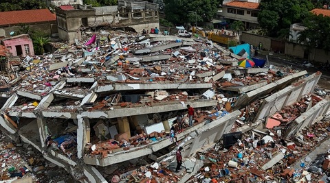 Bilanţul dublului cutremur din Venezuela creşte la 1.943 de morţi şi peste peste 10.500 de răniţi, anunţă preşedintele Parlamentului, Jorge Rodriguez. Peste 15.000 de sinistraţi, 6.461 de persoane salvate de la începutul operaţiunilor
