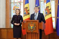 Scandal la vârful puterii în R. Moldova, după o investigaţie de presă ce a arătat nereguli în compania Moldatsa. Liderul PAS anunţă demisii şi excluderi din partid, în timp ce Maia Sandu spune că „nu o recunoaşte” pe verişoara angajată pe un salariu enorm