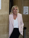 Candidatura prezidenţială a lui Marine Le Pen atârnă în balanţă, după ce instanţa a dispus să-i fie montat un dispozitiv electronic de monitorizare
