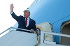 Trump nu a folosit noul Air Force One oferit de Qatar din motive de securitate, la cererea Secret Service, dezvăluie NYT. El a sugerat că el şi avionul pot fi ţinta Iranului. În Regatul Unit, s-a îmbarcat din vechiul în noul avion, către Washington