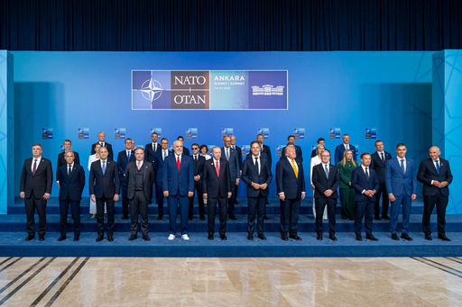 NATO a trecut cu bine la Ankara peste o nouă „furtună” provocată de Trump, dar se pregăteşte pentru altele. Europenii aşteaptă în incertitudine revizuirea prezenţei trupelor americane

