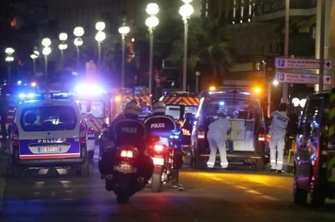 Fratele autorului atacului de la Nisa de la 14 iulie 2016, arestat în apropiere de Promenade des Anglais, locul atentatului