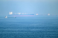 UKTMO: Echipajul a abandonat nava în flăcări lovită de Iran în Strâmtoarea Ormuz