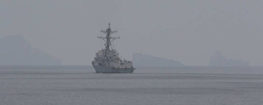 Iranul raportează noi atacuri asupra unor ținte militare de pe cea mai mare insulă a sa, situată în apropierea Strâmtorii Ormuz. SUA confirmă noi lovituri