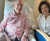 Senatorul republican Mitch McConnell afirmă că spitalizarea sa, sursă a multor speculaţii, a fost cauzată de o cădere. El anunţă că nu se poate întoarce încă în Senat
