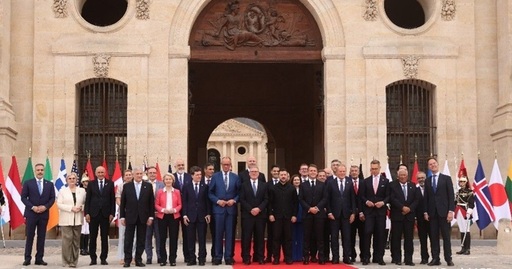 Nouă ţări europene, Danemarca, Franţa, Germania, Italia, Norvegia, Olanda, Spania, Suedia şi Regatul Unit şi Ucraina înfiinţează o coaliţie antibalistică în marja unui summit al Coaliţiei Voluntarilor de două zile, la Paris
