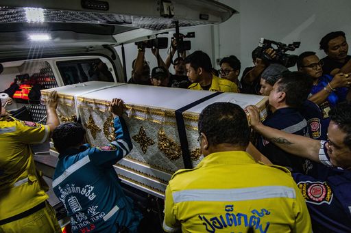 Numărul deceselor în incendiul dintr-un bar din Bangkok a crescut la 30. Guvernatorul promite reglementări mai stricte