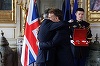Macron îl decorează pe Starmer cu Legiunea de Onoare