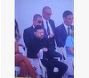 Zelenski a fost surprins la parada de Ziua Franţei în timp ce rupe capacul de la sticla de plastic, ignorând normele UE. Internauţii se amuză: „A amânat aderarea Ucrainei cu 15 ani” - VIDEO