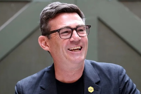 Andy Burnham preia şefia Partidului Laburist înainte să devină premier