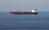 Un petrolier aflat sub sancţiuni este suspectat că provoacă o scurgere de petrol în largul Omanului