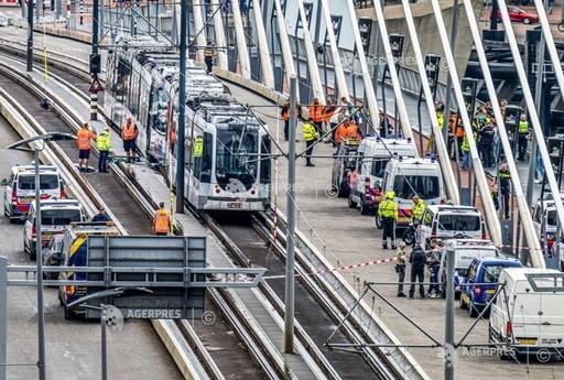Cincisprezece răniţi la Rotterdam, într-o coliziune între două tramvaie pe Podul Erasmus