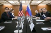 Lavrov îl avertizează pe Rubio, la Manila, în marja ASEAN, împotriva livrărilor de armament Ucrainei. Americanul spune că a avut ”o conversaţie sinceră” cu rusul, fără să dezvăluie despre ce anume. Trei morţi în estul Ucrainei, patru în Rusia şi Crimeea