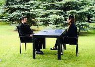 Laura Loomer, influencer MAGA şi o apropiată a lui Donald Trump, îşi schimbă radical poziţia faţă de Ucraina după o vizită la Kiev în care l-a intervievat pe Zelenski. Şeful Casei Albe laudă interviul - VIDEO