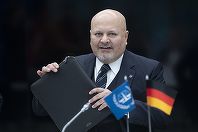 Procurorul-şef al Curţii Penale Internaţionale, britanicul Karim Khan, a fost demis din funcţie pe fondul acuzaţiilor de hărţuire sexuală