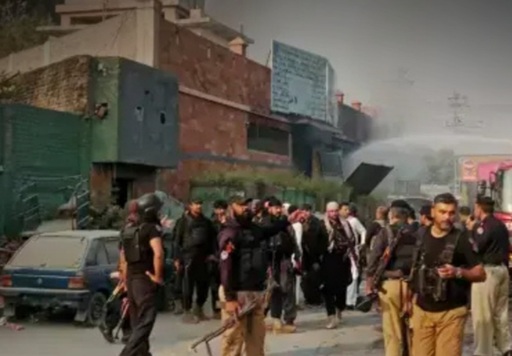 Cel puţin 15 morţi în nord-vestul Pakistanului, într-un atac cu o maşină capcană la un post de control în provincia Khyber Pakhtunkhwa. În total, 12 bărbaţi înarmaţi, ucişi în timpul atacului