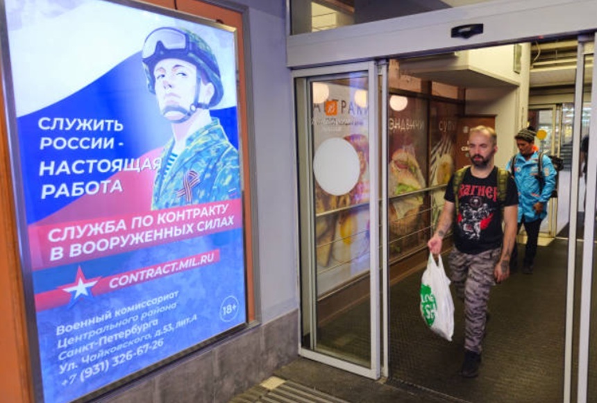 Un mort și mai mulți dați dispăruți în rândul al cel puțin 15 panamezi recrutați să participe la Războiul din Ucraina, anunță autoritățile panameze, fără să precizeze de care dintre tabere au fost recrutați. Moscova: ”contractele semnate sunt de natură vo