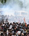 Ministrul indian al Educaţiei Dharmendra Pradhan demisionează în a şasea zi de proteste studenţilor indieni şi Partidul Poporului Gândacilor, în urma unor fraude la admiterea la Medicină şi a 20 de sinucideri în rîndul candidaţilor. ”Am făcut-o!”, se bucu