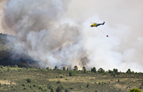 Situaţia incendiilor este „în general stabilă” în departamentul Gironde din Franţa. În apropiere de Madrid, primii localnici sunt autorizaţi să se întoarcă acasă luni, dar focul „nu a fost încă stins”
