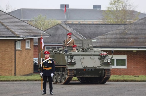 Doi militari britanici beţi fură o blindată de tip Bulldog de 15 tone şi avariază şi distrug maşini pe un drum, în apropierea cazărmii. Nicio persoană nu a fost rănită, iar blindata a rămas ”intactă” după prăpăd