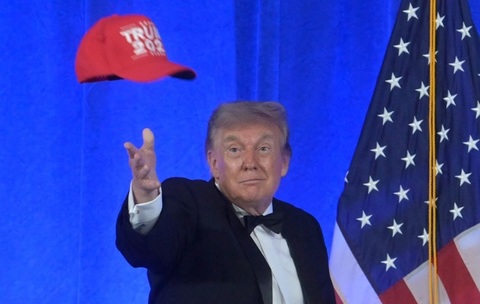 Trump instalează panouri în faţa Muzeului Naţional de Istorie de la Washington, pe care-l consideră prea ”woke”