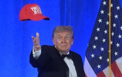 Trump instalează panouri în faţa Muzeului Naţional de Istorie de la Washington, pe care-l consideră prea ”woke”