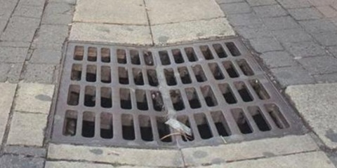 Un bărbat de 70 de ani moare în Alsacia, blocat într-o gură de canal în care-şi căuta cheile care i-au căzut înăuntru