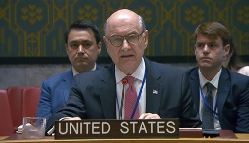 Franţa şi SUA se sfâşie la Consiliul de Securitate al ONU. SUA au prăsit o reuniune după ce ambasadorul francez a luat cuvântul, în semn de protest, după ce Franţa a comparat SUA cu Coreea de Nord şi Rusia, cu care a votat împotriva prelungirii mandatului lui Volker Türk